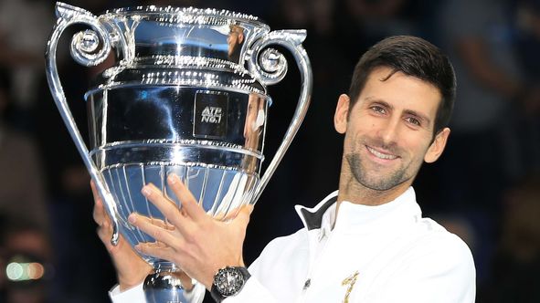  Bild zeigt Novak Djokovic (SRB) mit Pokal.