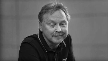 Schwarz-Weiß Portrait von verstorbenen Gründer Franz Pammer mit dunklen Polo Shirt.