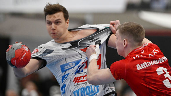 Bild zeigt Sebastian Spendier (Tirol) and Karolis Antanavicius (Hard)