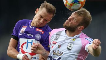 © Mario Kneisl Bild zeigt Christoph Monschein (A.Wien) and Joao Klauss De Mello (LASK).