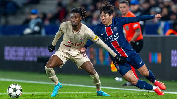 Bild zeigt Daouda Guindo (RBS) and Lee Kang-In (PSG)